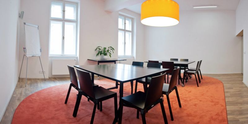 Impact Hub Ostrava - Oranžová konferenční místnost