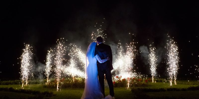 3 praktické rady, jak s pomocí světýlek oživit váš večírek nebo svatbu