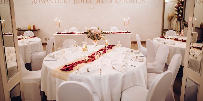 Romantický Hotel Mlýn Karlštejn - Sál Petrarca s terasou