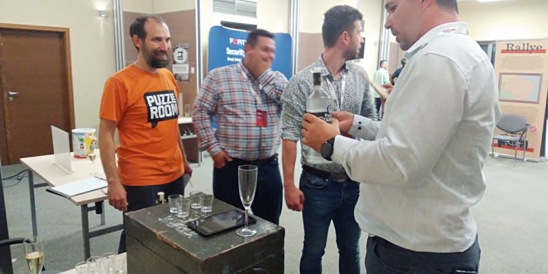 Puzzle Games - mobilní únikové hry - Operace KFC