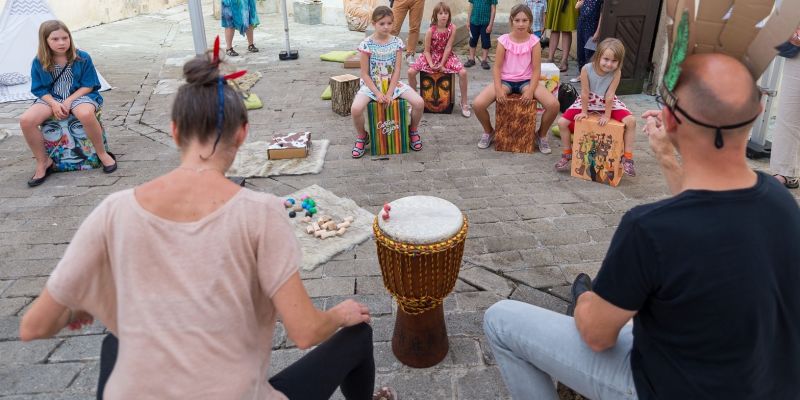 Busking Academy s Carton Cajon