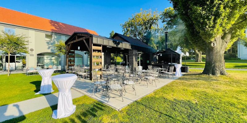 Panství Dlouhá Lhota - Restaurant Konírna