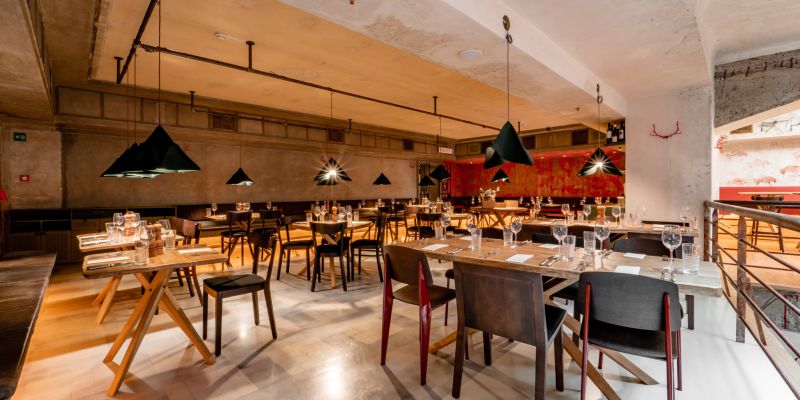 Červený Jelen na čtvrtou - Gastronomie | Architektura | Atmosféra | Pospolitost