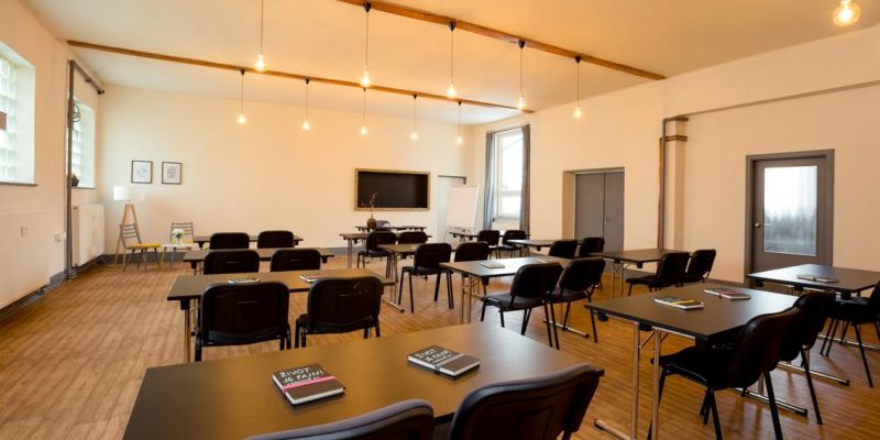 Riegrova 51 - Sál Kavárna