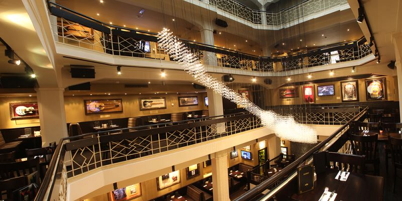 Hard Rock Cafe Praha - 1.patro Lounge + 1.patro Atrium