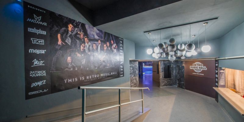 Retro Praha - Retro Cocktail & Music Bar