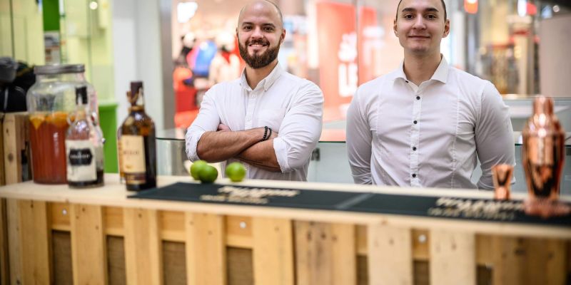 Bar and cocktail catering