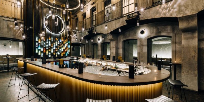 Moon Club & Lounge