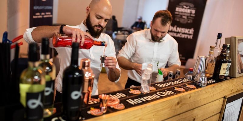Bar and cocktail catering