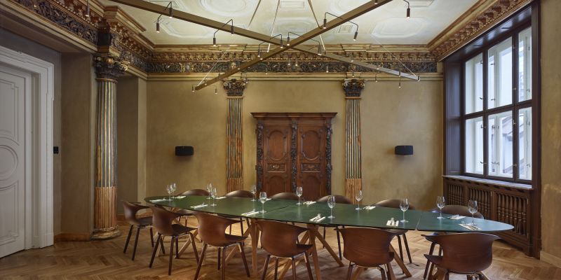 Červený Jelen na čtvrtou - Gastronomie | Architektura | Atmosféra | Pospolitost