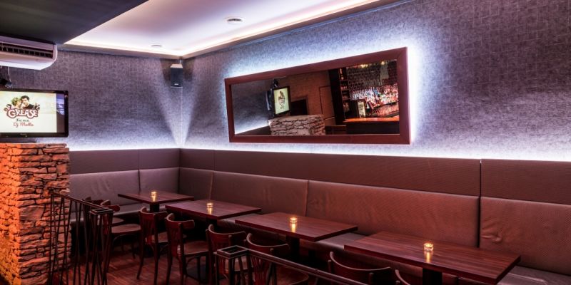 Retro Praha - Retro Cocktail & Music Bar