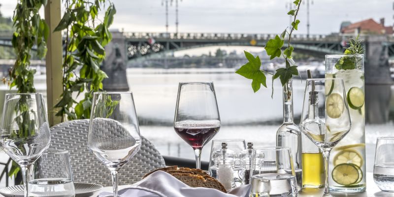 Pozvánka na otevření MOLO baru Občanské plovárny dne 23.4. 2025