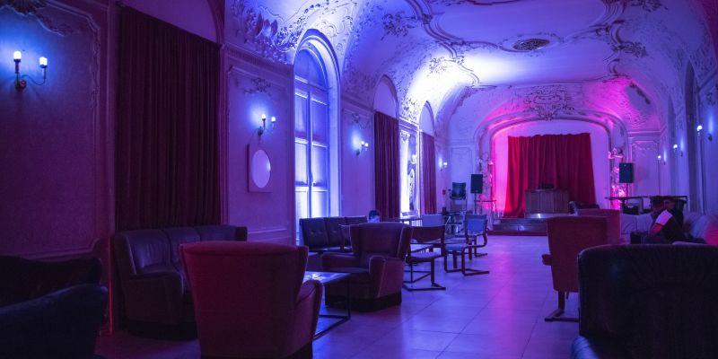 NEO music bar & shisha lounge