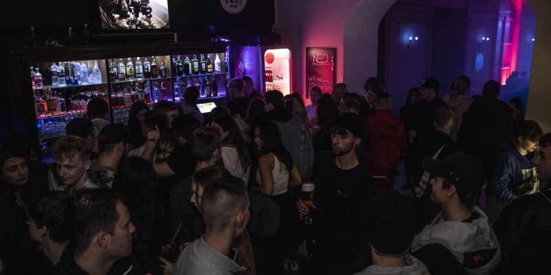 NEO music bar & shisha lounge