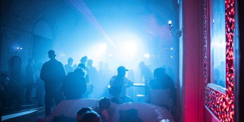 NEO music bar & shisha lounge