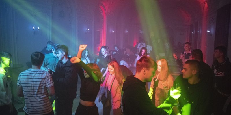 NEO music bar & shisha lounge