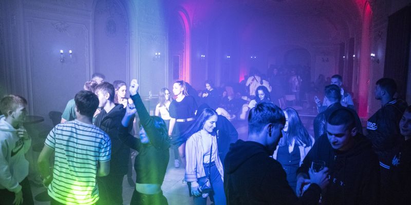 NEO music bar & shisha lounge