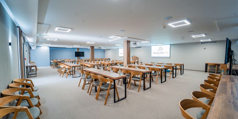 Hotel Aqualand INN na břehu Mušovského jezera pod Pálavou