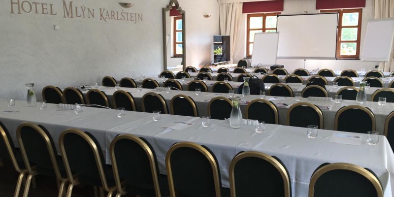 Romantický Hotel Mlýn Karlštejn - Sál Petrarca s terasou