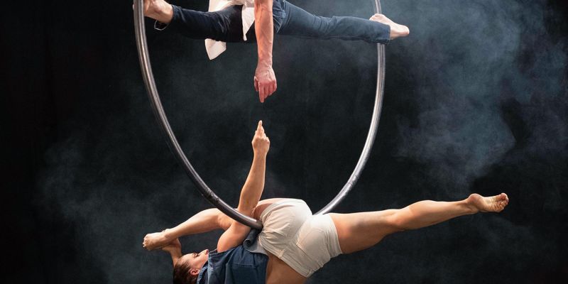 Akrobatické show - Akrobatické show