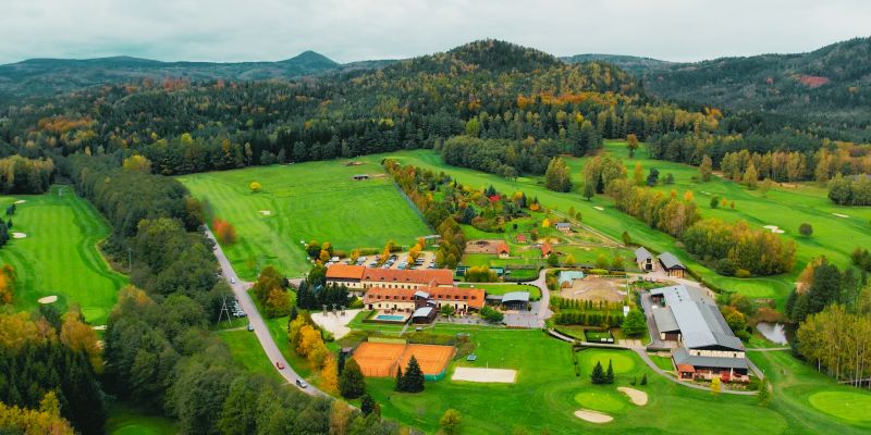 Resort Malevil: místo, kam se nejezdí, ale vrací