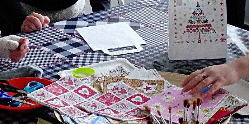 Decoupage – ubrousková technika - Decoupage – ubrousková technika