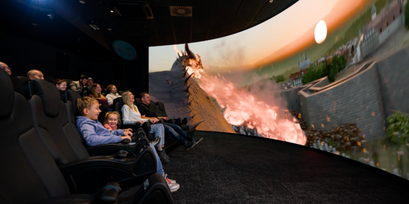 „Věříme v sílu emocí, autenticity a lidské kreativity. Chceme být místem, kde se tvoří vzpomínky a kam se lidé zároveň budou rádi vracet.“ říká jednatel Máj – House of Fun