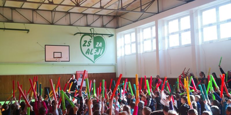 Tokhi & the Groove Army - Bubny do škol