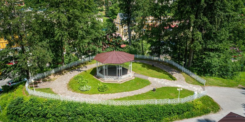 Státní léčebné lázně Janské Lázně - Altán u kolonády v Janských Lázních