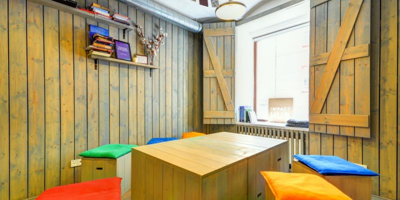 Impact Hub Ostrava - Dřevěná zasedačka