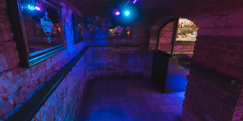 ALIBI. cocktail&music bar