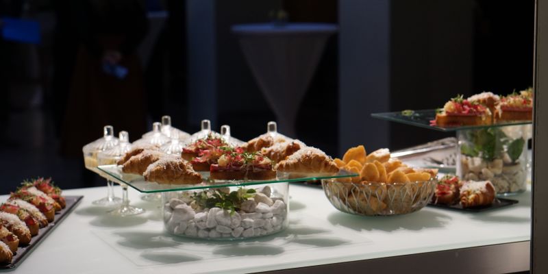 Zážitky na míru v samém srdci Prahy? Vítejte v Galerii kavárny Louvre!