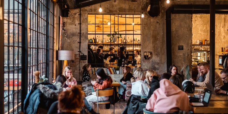 Kavárna, co hledá jméno - Hlavní prostor kavárny