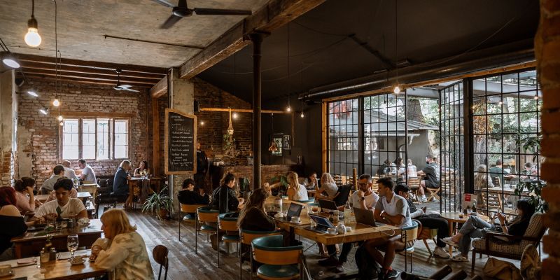 Kavárna, co hledá jméno - Hlavní prostor kavárny