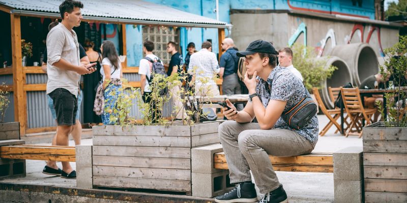 Radlická kulturní sportovna - Přední zahrada a pláž