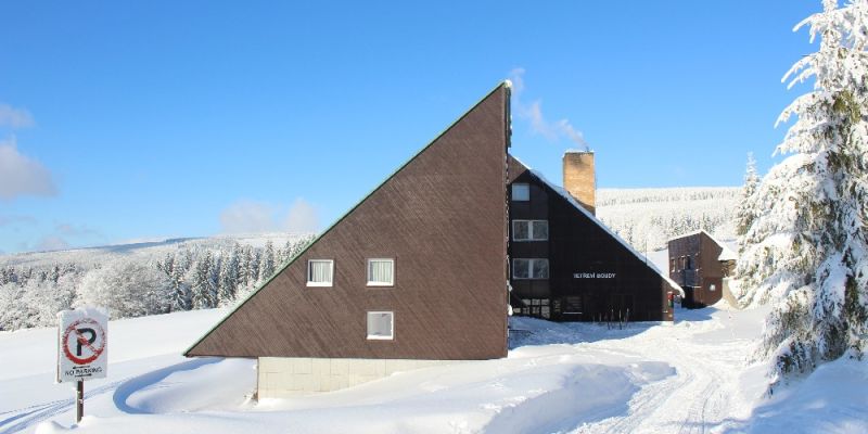 Zimní teambuilding stylově na hřebenech Krkonoš