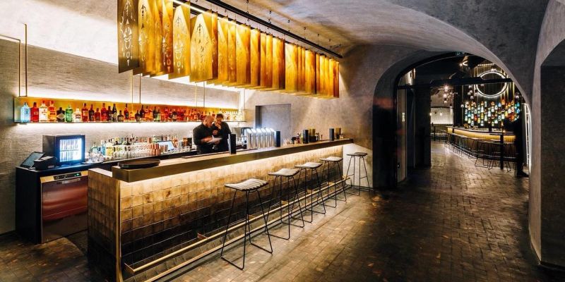 Moon Club & Lounge