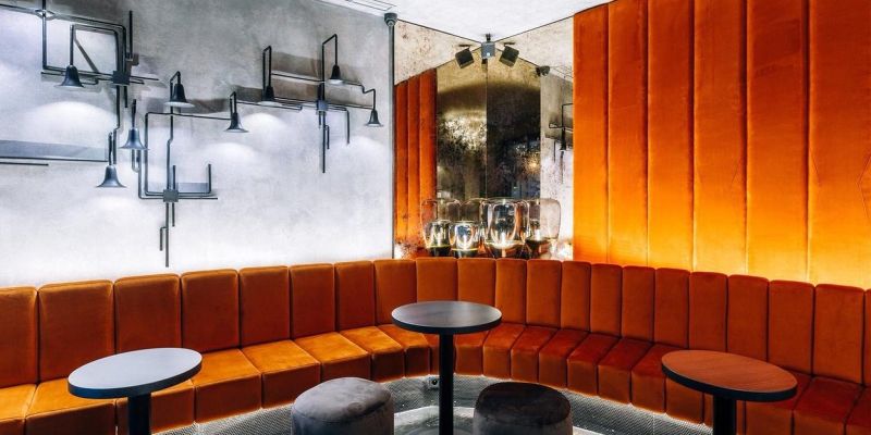 Moon Club & Lounge - Velvet Lounge