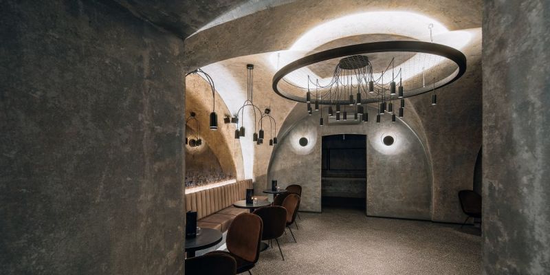 Moon Club & Lounge