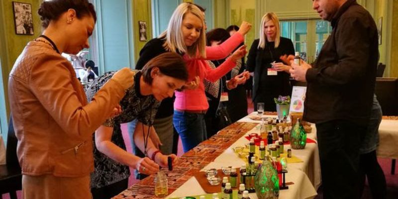 Příjďte si vyrobit vlastní parfém