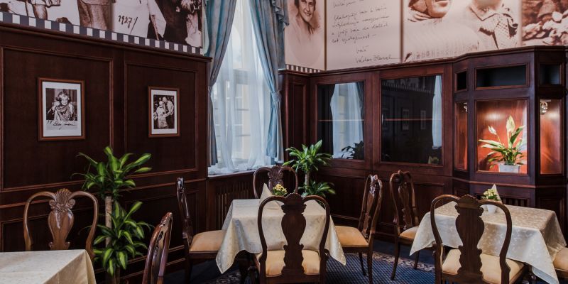Palace Inn Hotel & Grill Restaurant - Hlavní restaurace s barem