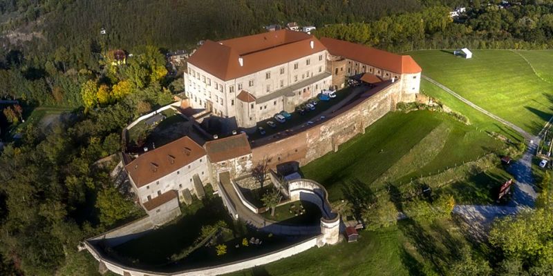 Hrad a Zámek Dolní Kounice u Brna