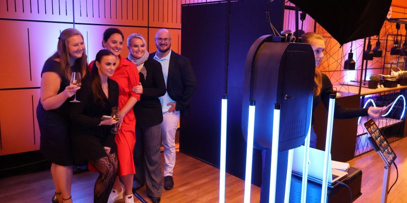 GALA EVENTS | Fotokoutky, výzdoba a zábava pro firemní akce - Moderní fotokoutek s AI na eventy