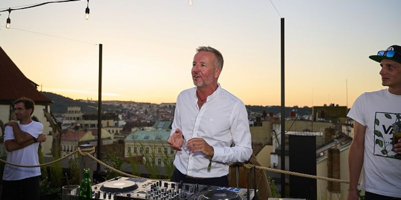 PYTLOUN HOTELS oslavila ve velkém stylu vysoko nad Prahou 20 let působení na českém trhu