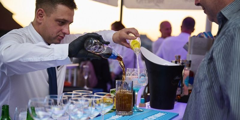 PYTLOUN HOTELS oslavila ve velkém stylu vysoko nad Prahou 20 let působení na českém trhu