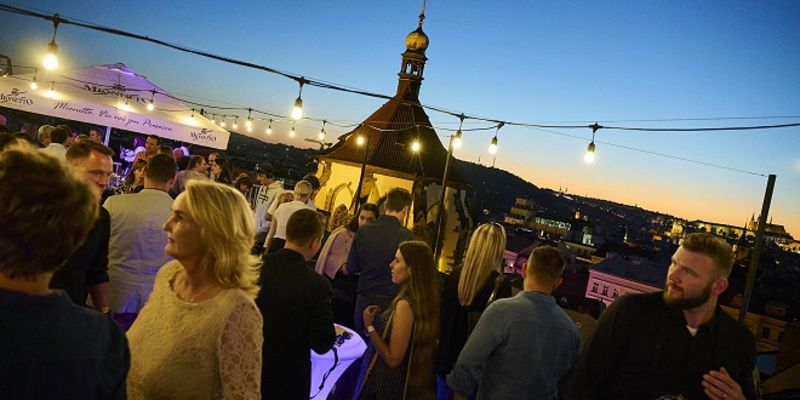 PYTLOUN HOTELS oslavila ve velkém stylu vysoko nad Prahou 20 let působení na českém trhu