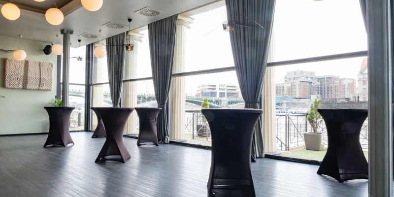 Občanská plovárna - Vítejte v EVENTOVÉ GALERII v Praze - Glass a Event Gallery