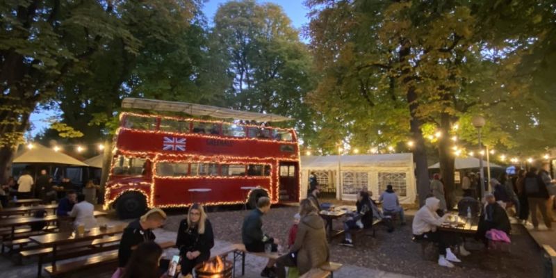 ENERGY PUB - Hlavní část zahradní restaurace pod stoletými kaštany