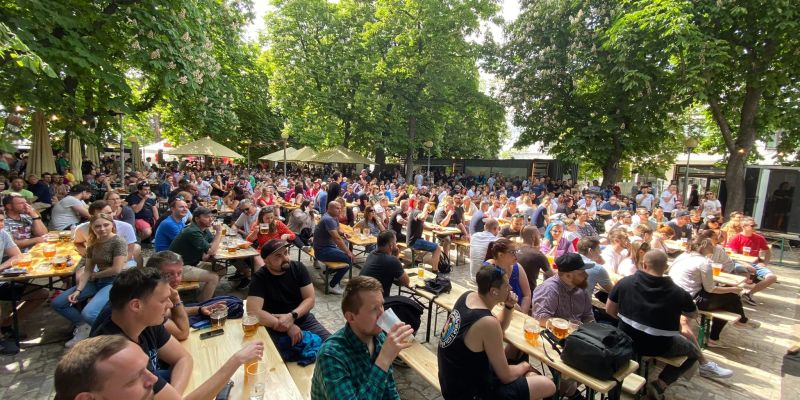 ENERGY PUB - Hlavní část zahradní restaurace pod stoletými kaštany
