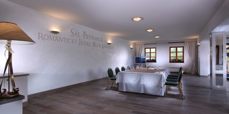 Romantický Hotel Mlýn Karlštejn - Sál Petrarca s terasou